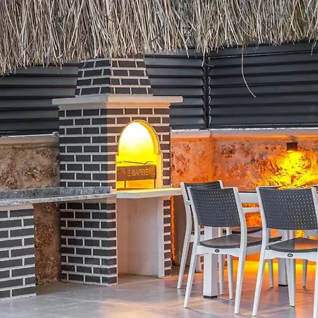 Stonehouse 1
